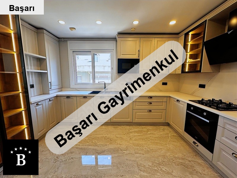Başarı'dan  göztepede mi̇mari̇ dekorasyonlu katta tek 220 m2 4+1