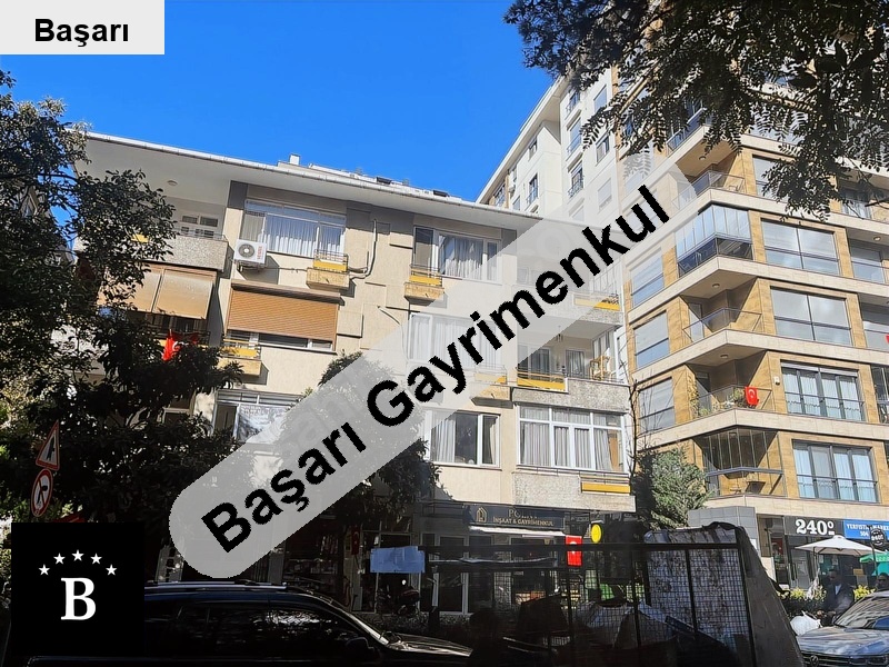 Başarı'dan erenköy de bağdata çok yakin 145 m2  3+1  yeni̇lenmi̇ş 3 kat