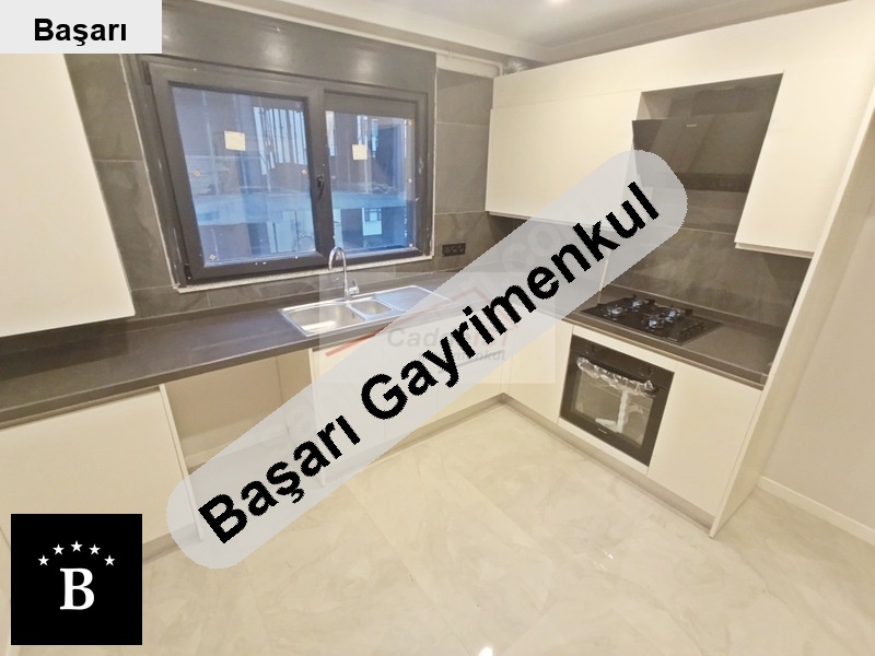 Başarı'dan  ana  üzeri̇nde 95m² net balkonlu ebeynli̇ sifir