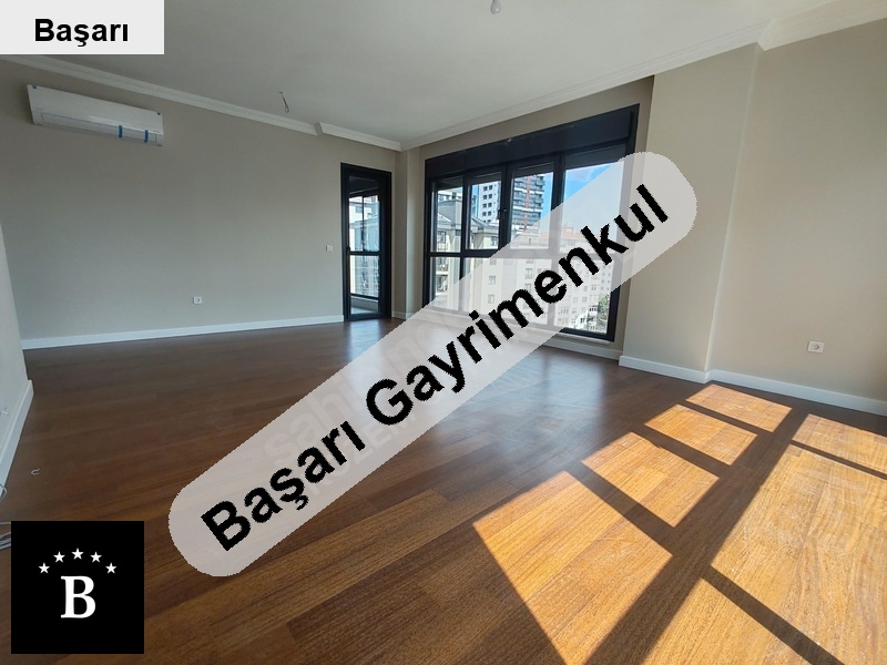 Başarı'dan suadiye'de bağdat' yakın 135m2 balkonlu ferah ara kat 3+1
