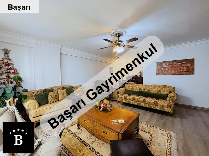 Başarı'dan suadi̇ye'de bağdat si̇ne yakin 135 m2 geni̇ş balkonlu lüx 3+1