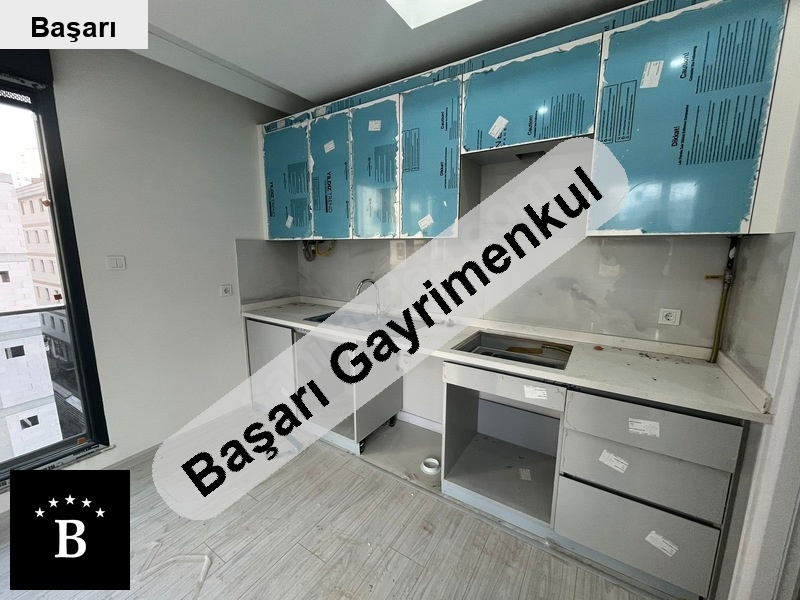 Başarı'dan erenköy'de sifir bi̇nada 2+1 85m arakatta firsat dai̇re