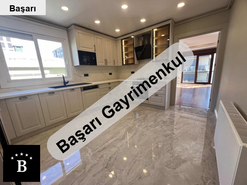 Başarı'dan 4+1 235m2 mükemmel katta tek kombi̇li̇ özel yapim