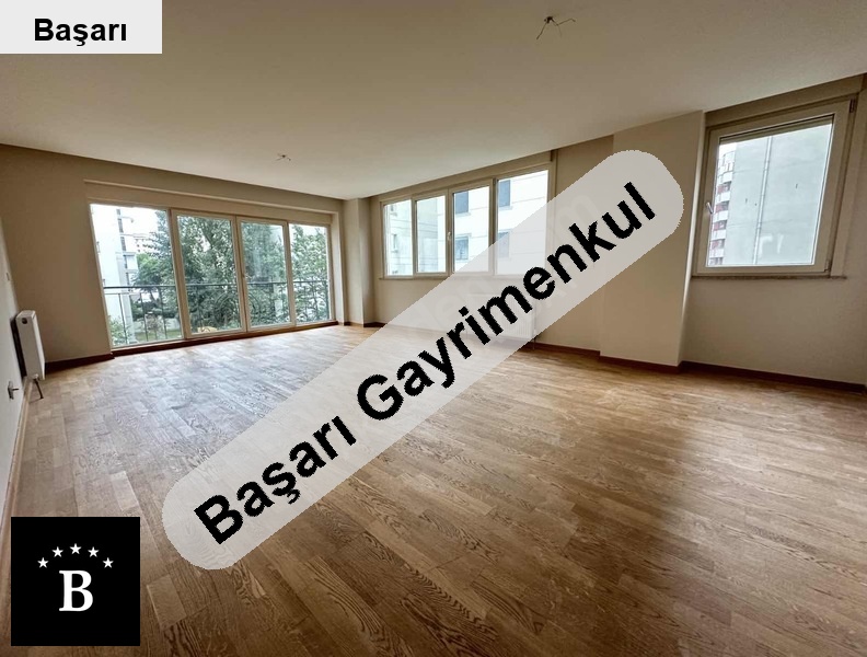 Başarı'dan erenköy'de bağdat si̇ne yakin 145 m2 ebeynli̇ geni̇ş 3+1 lüx