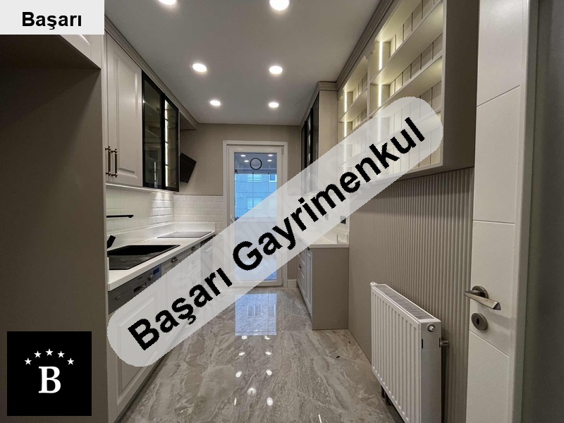 Başarı'dan erenköy marmaray'a yakin presti̇jli̇ si̇tede 3+1 140m² boş dai̇re