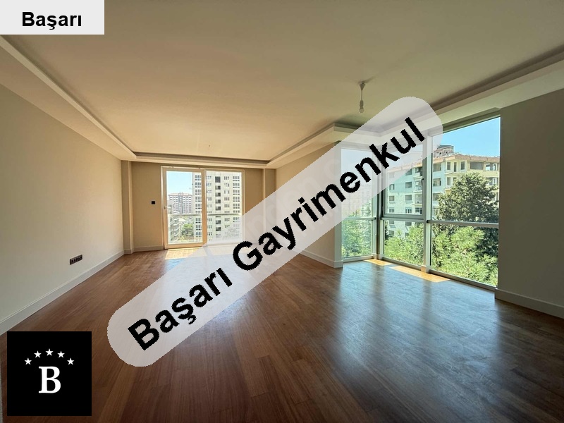 Başarı'dan suadi̇ye'de satilik 3+1 boş dai̇re di̇van'a 3 dk lüks mi̇mari̇ dekor