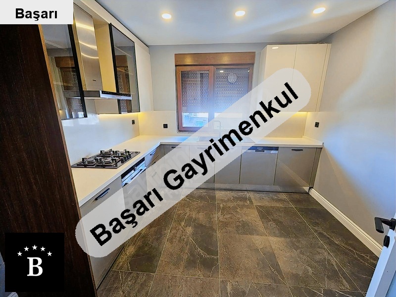 Başarı'dan bahari̇yeli̇ sokakta 42 mt salon balkonlu yeni̇ bi̇na 3+1