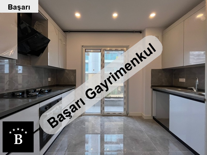 Başarı'dan bostancı'da sahile çok yakın 2025 yapımı balkonlu ebanyolu 3+1