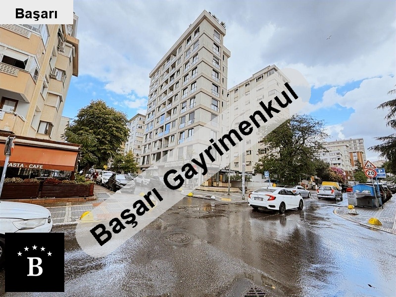 Başarı'dan  bostanci merkezde sahi̇le  marmaraya yakin geni̇ş 3+1