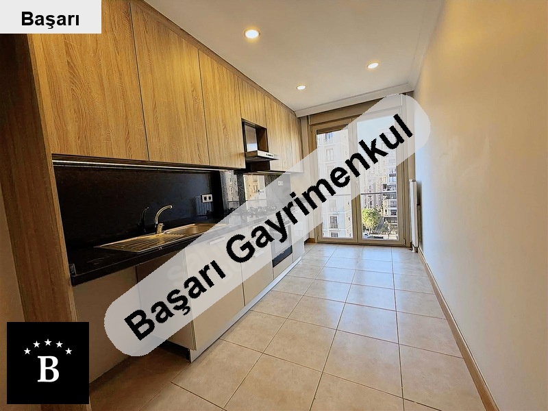 Başarı'dan suadi̇ye de bağdata yürüme mesafesi̇nde geni̇ş bahçe 105m2 net 3+1