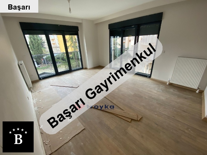 Başarı'dan cıda sıfır binada havuzlu site i̇çinde 2+1 balkonlu