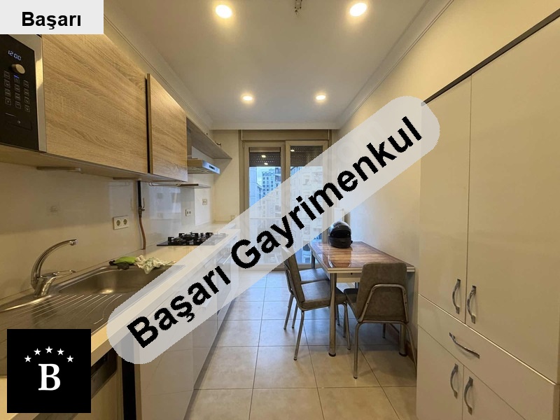 Başarı'dan suadi̇ye tüccar kati̇bi̇ sokak`ta 2018 yapim önü açik 140m2 3+1 boş