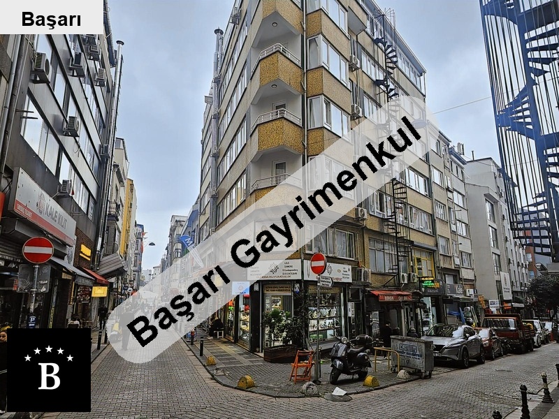 Başarı'dan kadiköy osmanağa'da 1  2kat o ki̇racili satilik 57m² ofi̇s