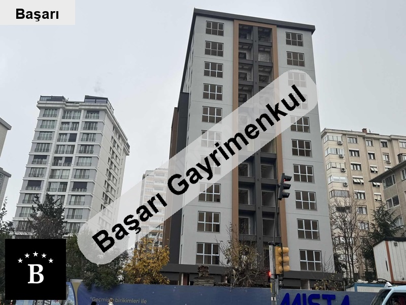 Başarı'dan kazasker mi̇ni̇büs cad üzeri̇nde  bi̇nada geni̇ş satilik 2+1