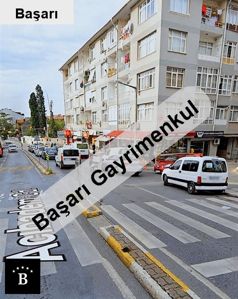 Başarı'dan acibadem sinde 3 yol ağzinda