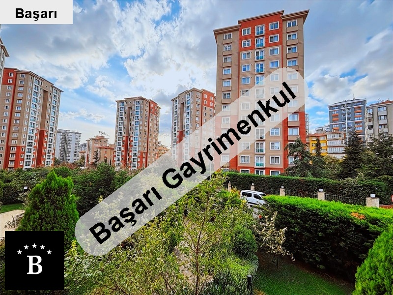 Başarı'dan bostanci metro yani 17 yillik i̇skanli si̇te boş 1kat satilik 4+1
