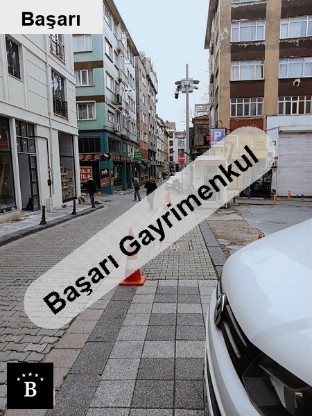 Başarı'dan rasi̇mpaşa yüksek tavanli 1bölüm oluşan 30m2 dükkan