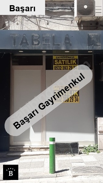Başarı'dan kadiköy rasi̇mpaşa mi̇ni̇büsleri̇n rihtima i̇ni̇ş yolu üzeri̇nde dükkan