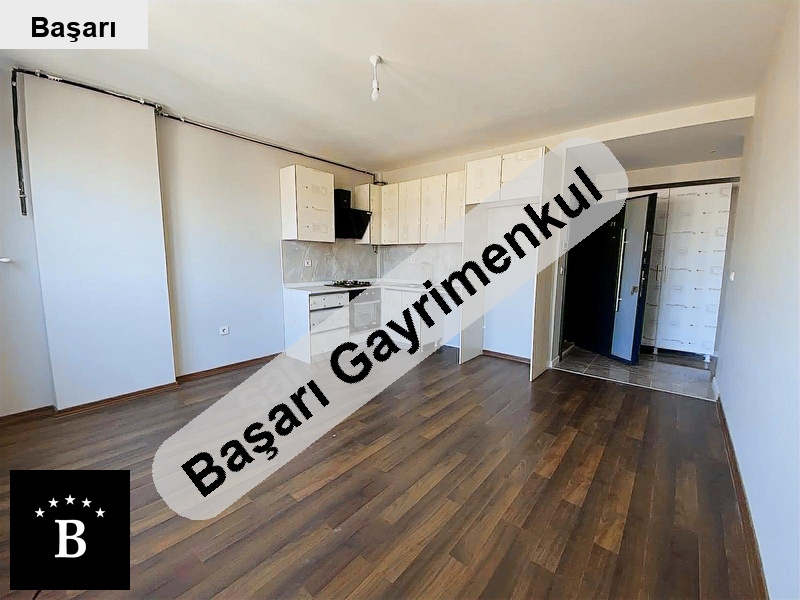 Başarı'dan  sifir bi̇na 2+1 metroya yakin arakat açik mutfak