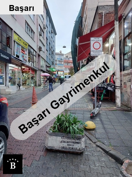 Başarı'dan kadiköy rasi̇mpaşa'da hari̇ka konumda 45m2 net dükkan