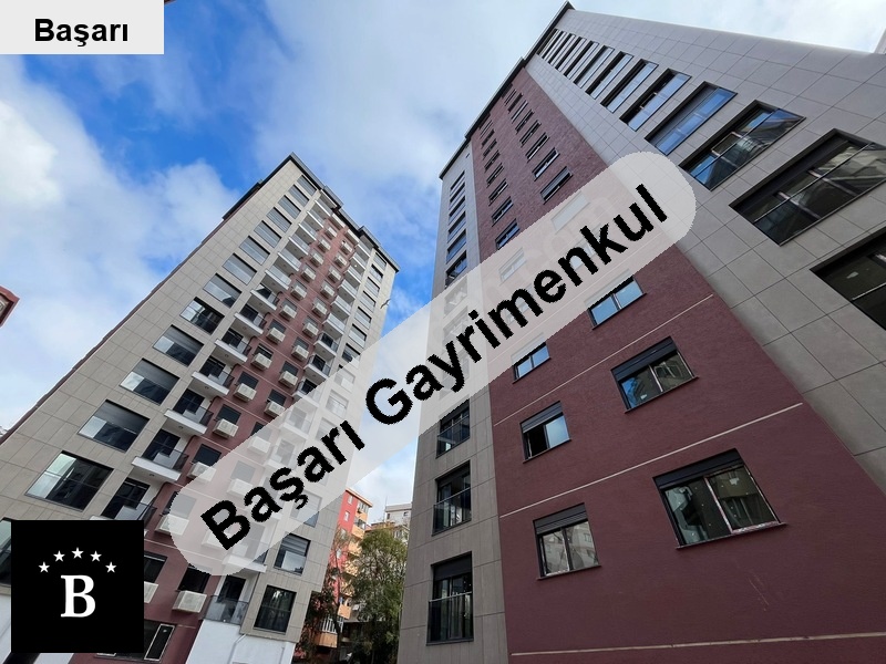 Başarı'dan bostancı'da modern si̇tesi̇'nde balkonlu 2+1 arakat boş fırsat!