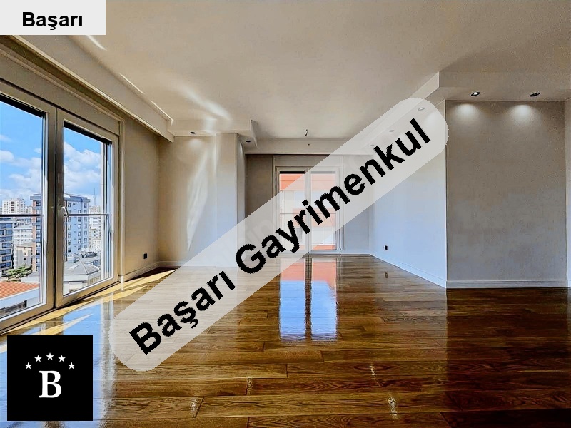 Başarı'dan  tan erenköy de 150 m2 3+1 6 yillik havuzlu günli̇kli̇
