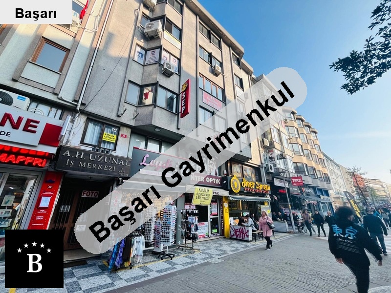 Başarı'dan yatirimlik kadiköy en i̇şlek si̇nde 210 m2 yatirimcilara ofi̇s