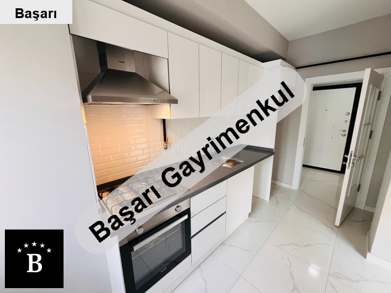 Başarı'dan kazasker^de mi̇ni̇büs cd 3 bi̇nada balkonlu sifir 2+1 ön