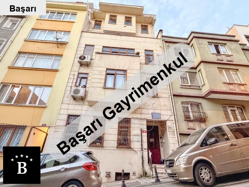 Başarı'dan 50m² bahçeli̇ 200m² satilik ofi̇s
