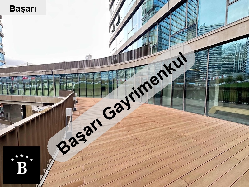 Başarı'dan geni̇ş terasli ön kullanimli dükkan
