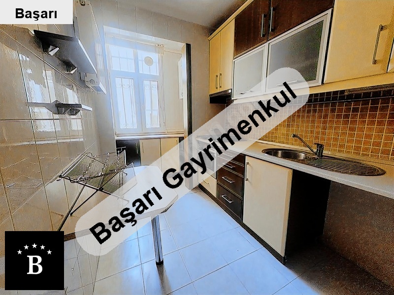 Başarı'dan firsat suadi̇yede genç bi̇nada kombi̇li̇ boş 90 m2 2+1
