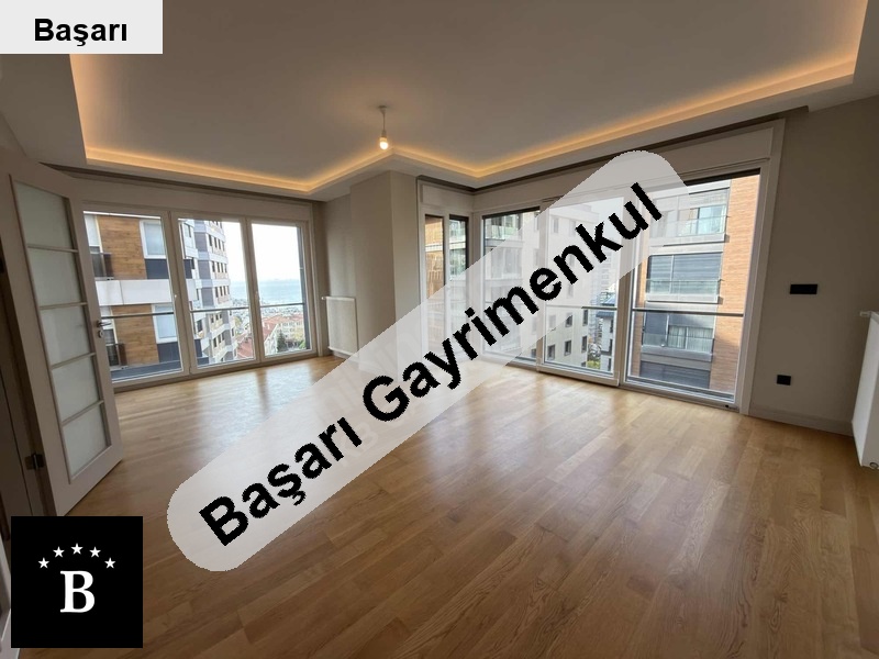 Başarı'dan fenerbahçe sahi̇lde mi̇mari̇ dekorasyonlu balkonlu 2+1 100m²