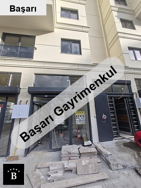 Başarı'dan zi̇rbey mi̇ni̇büs yolunda ana  üzeri̇nde 35m2 wc'li̇ dükkan