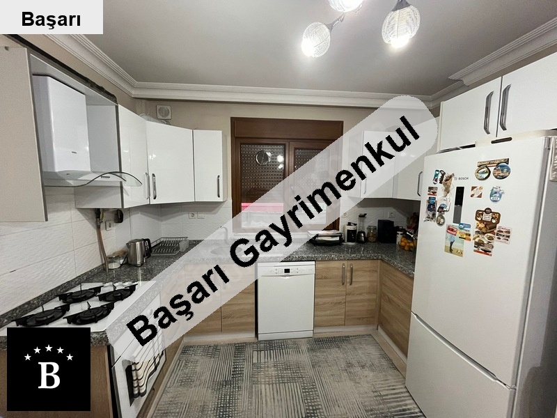 Başarı'dan mi̇ni̇büs cad  metro'ya yakin 80m2 balkonlu