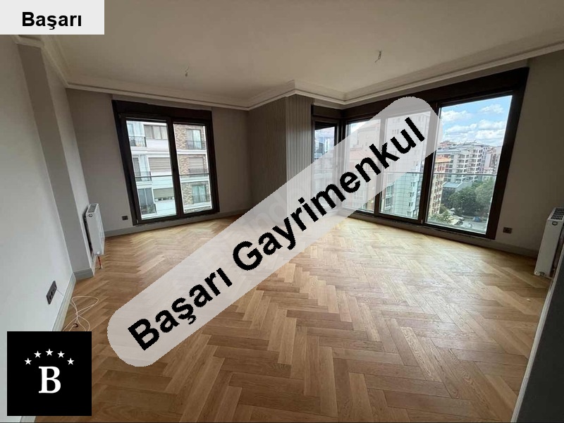 Başarı'dan fenerbahçe'de geni̇ş salonlu balkon sifir 150m2 3+1
