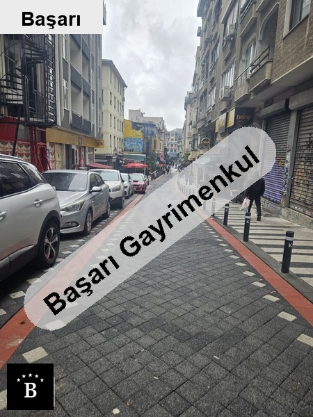 Başarı'dan kadıköy cafeağa spor merkezine yakın 175 m2 depolu dükkan