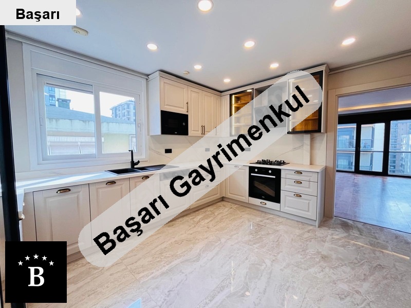 Başarı'dan erenköy'de bağdata yakin 175m2net 4+1 3 banyolu garajlimega lüx