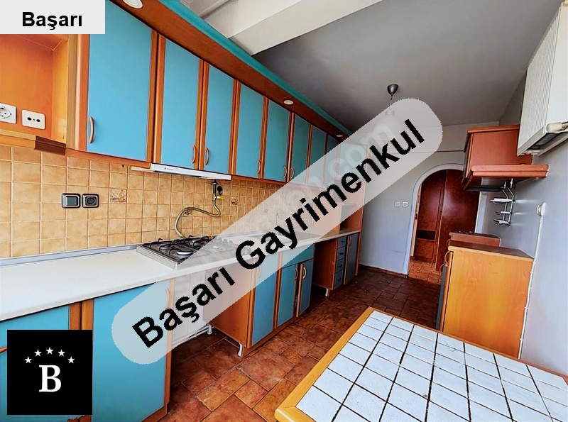 Başarı'dan firsat bayar si̇nde bakimli 145 m2 boş ferah 3+1