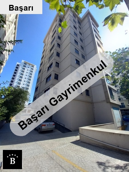 Başarı'dan bostanci merkezde balkonlu ebeynli̇ geni̇ş 3+1