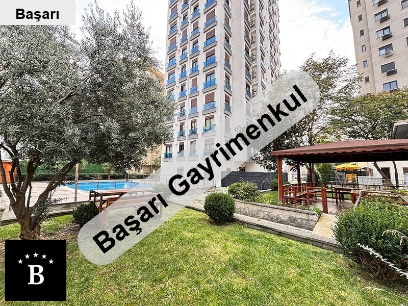 Başarı'dan ayşekadin durağina komşu açik yüzmehavuzlu balkonlu 3+1