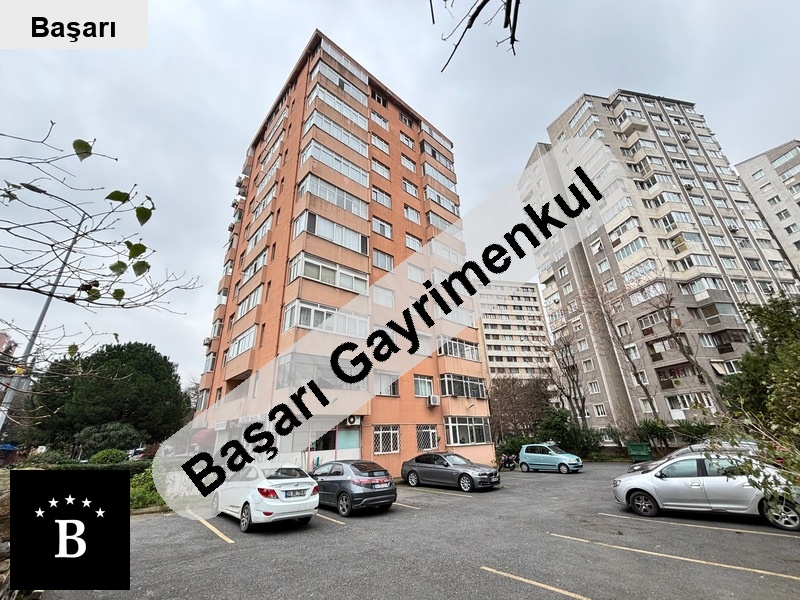 Başarı'dan bayar si̇nde manzarali önü açik çi̇ft balkonlu 3+1