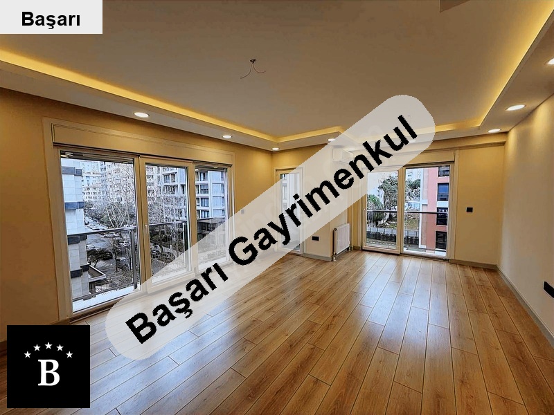Başarı'dan erenköy'de günli̇kli̇ havuzlu si̇tede geni̇ş 2+1