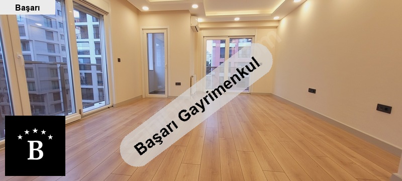 Başarı'dan 7/24 günli̇kli̇ si̇tede spor salonlu havuzlu 2+1 net 85m2
