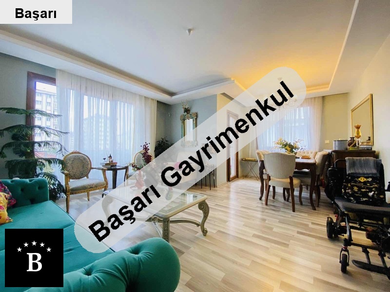 Başarı'dan beyaz'dan marmaray'a yakn 3+1 yeni̇ bi̇nada ön cephe balkonlu fir