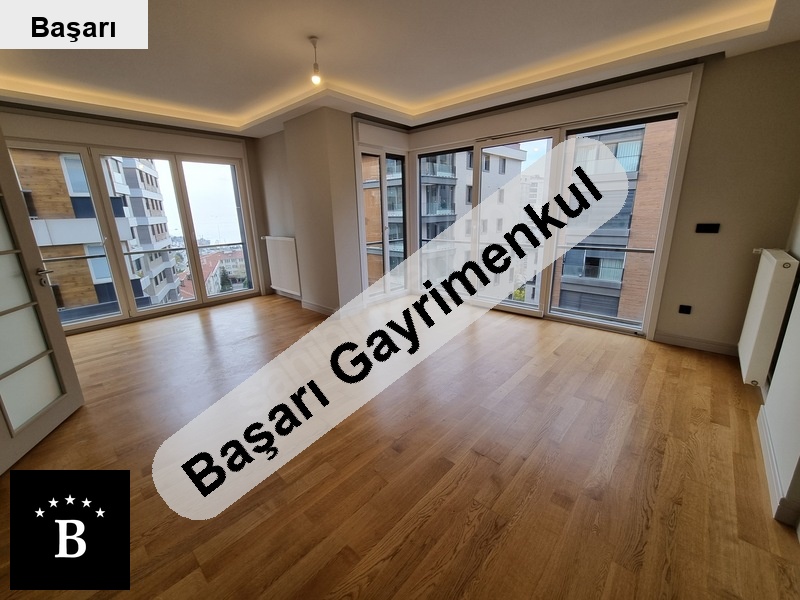 Başarı'dan ulaşima  sahi̇le firsat konumda manzarali ebeynli̇ 2+1