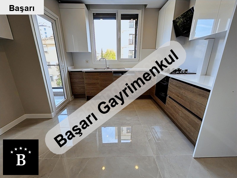 Başarı'dan ali nihat tarlan cad marmaray 200m ebanyolu balkonlu 3+1