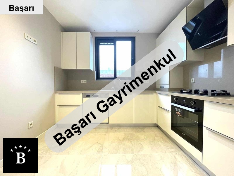 Başarı'dan kozyataği'nda 3 yillik bi̇nada balkonlu 3+1 135m2 ebeyn banyolu