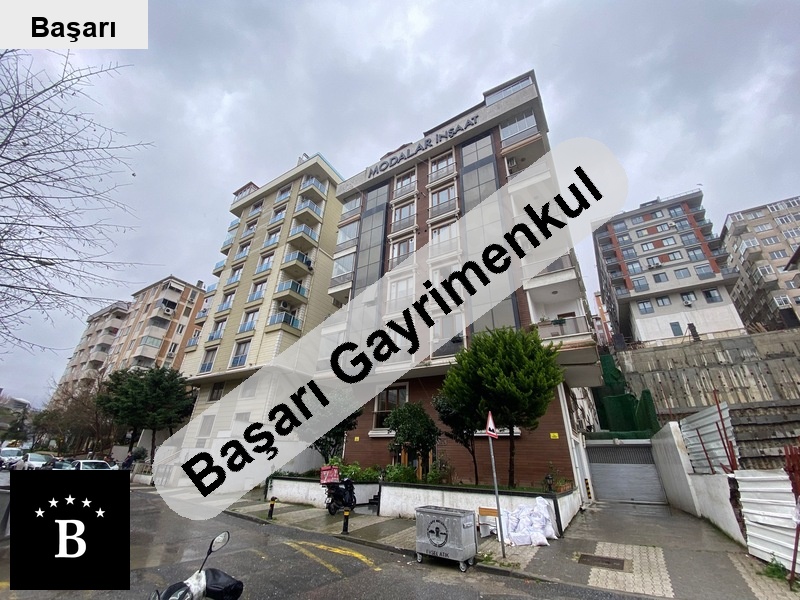 Başarı'dan bostanci spori̇umda 10 yillik 85m2 2+1 i̇skanli lüx 3kat