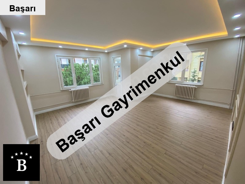 Başarı'dan bostanci spori̇umda 130m2 3+1 balkonlu lüx ön  2kat