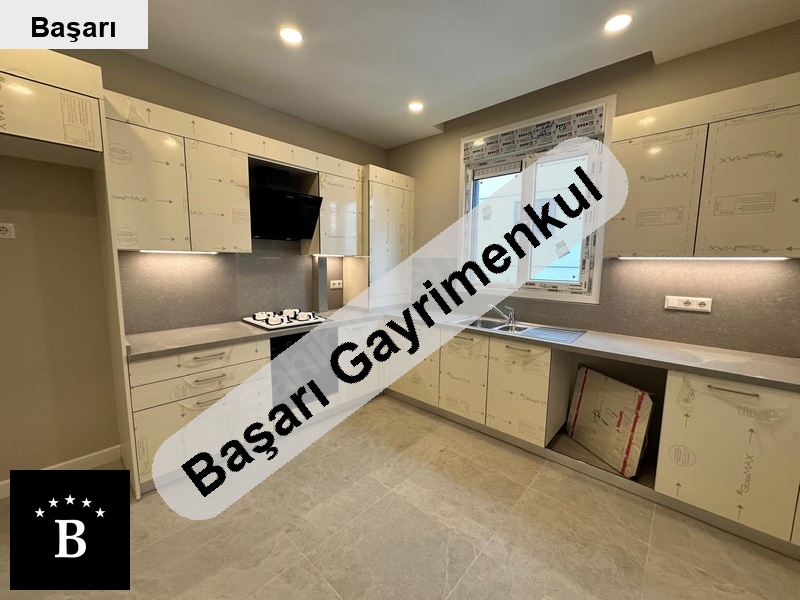 Başarı'dan fenerbahçe sahilde 2025 yapımı ebeynli balkonlu 155m² 3+1